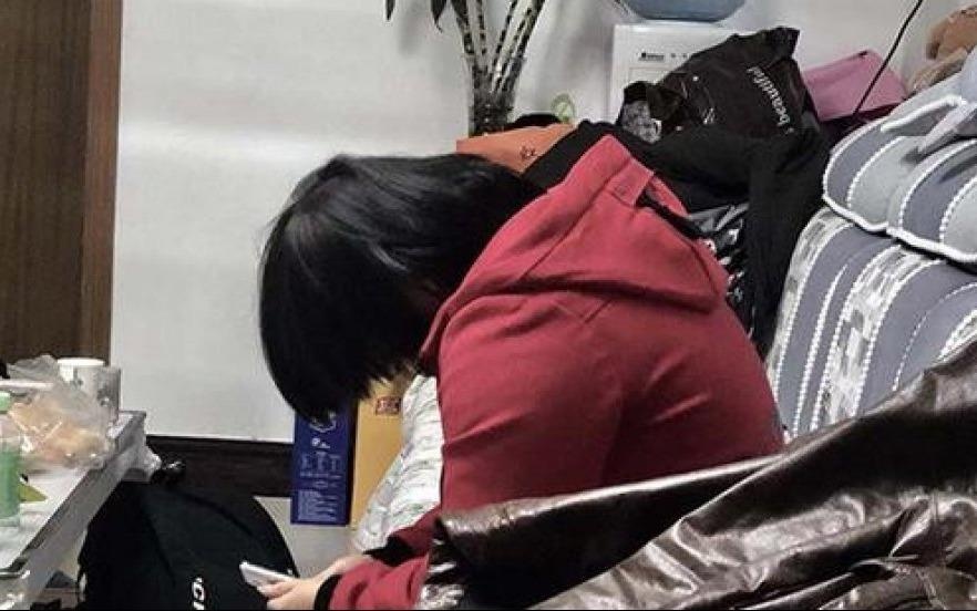 6 nam no le tinh duc, thieu nu TQ sinh con cho ca ke bat coc va con y hinh anh