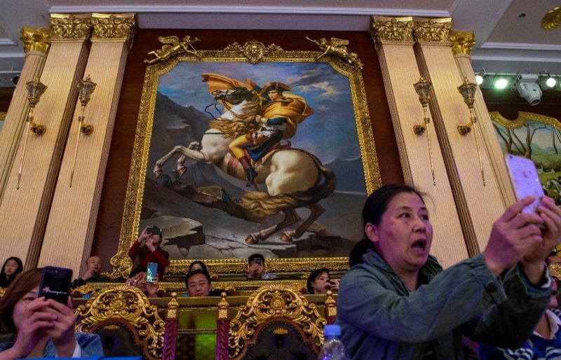 cau lac bo cuoi ngua anh 3