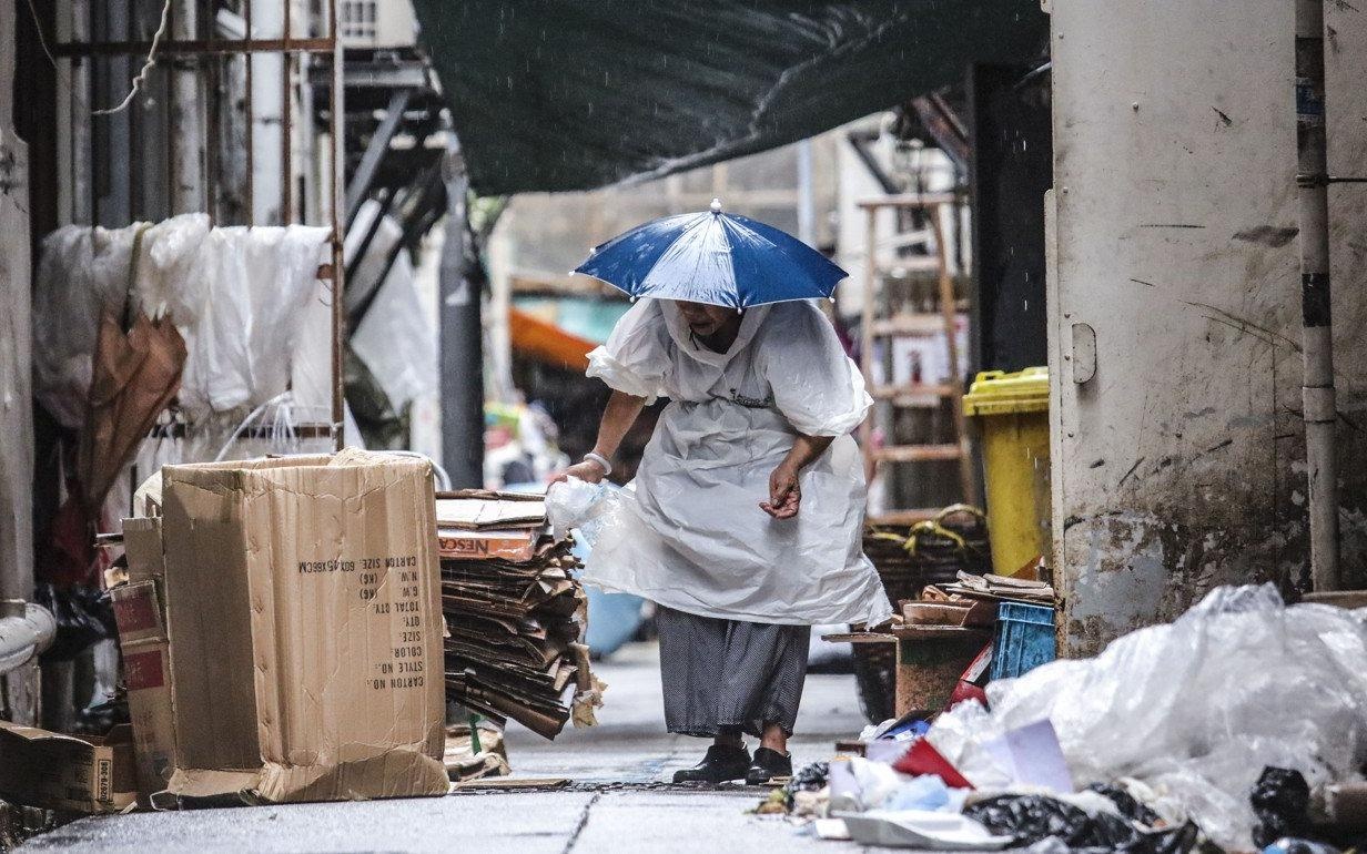 Nhung cu dan ngheo kho giua Hong Kong giau co hinh anh