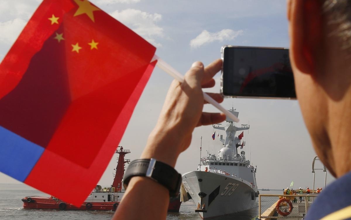 Philippines lan dau gui tau toi Trung Quoc duyet ham doi hinh anh