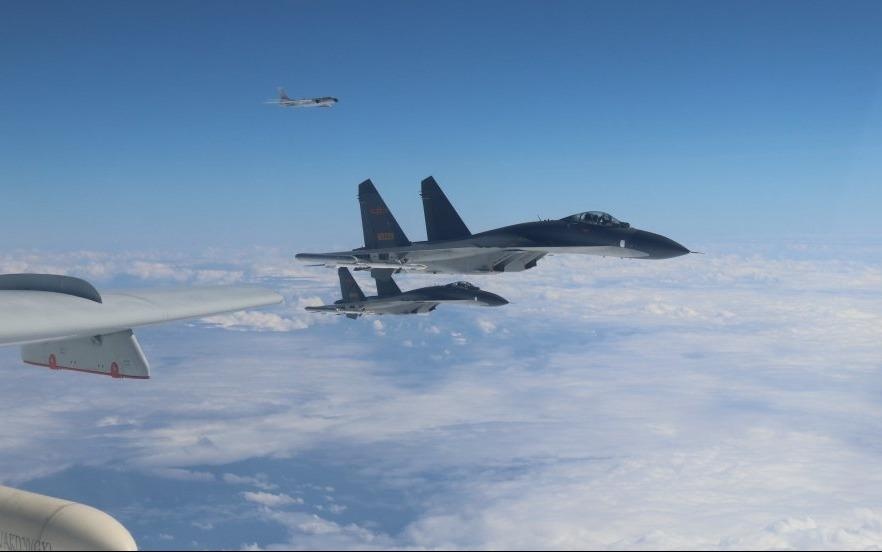 Trung Quoc dieu may bay Su-30, Y-8 toi gan Dai Loan thi uy hinh anh