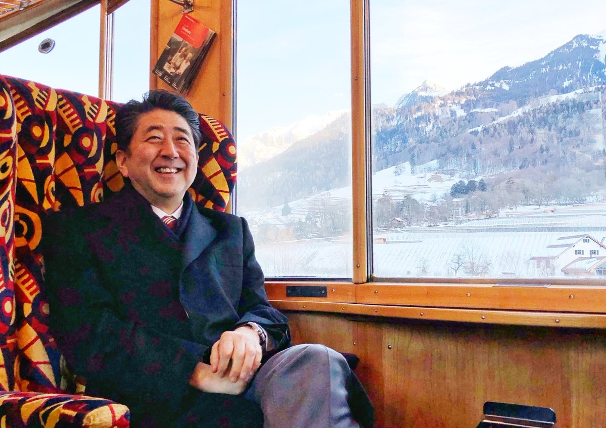 Thủ tướng Nhật đi tàu đến Davos ảnh 1 Thu tuong Nhat di tau den Davos anh 1