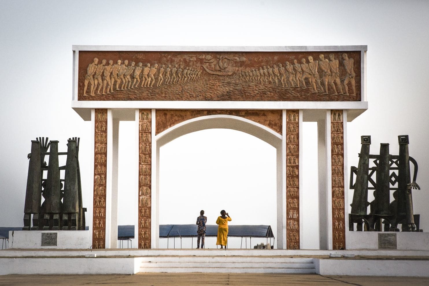 Quoc gia Tay Phi dan vat voi qua khu buon no le dau thuong hinh anh