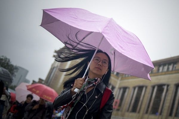 Am anh ve que an Tet cua phu nu '30 chua chong' tai Trung Quoc hinh anh