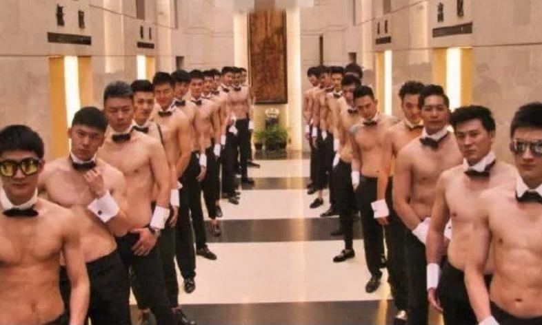 Cac quy ba vung tien cho trai bao trong hoi kin o Thuong Hai hinh anh