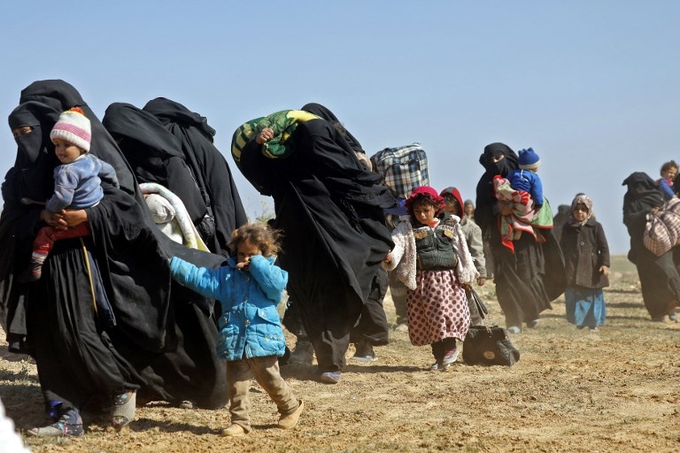 IS bi danh bai anh 9