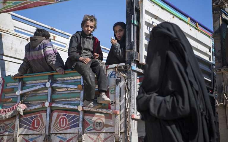 IS bi danh bai anh 10