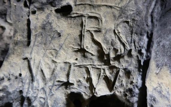 Tim thay 'dau tru ta cua phu thuy' trong hang dong o Anh hinh anh