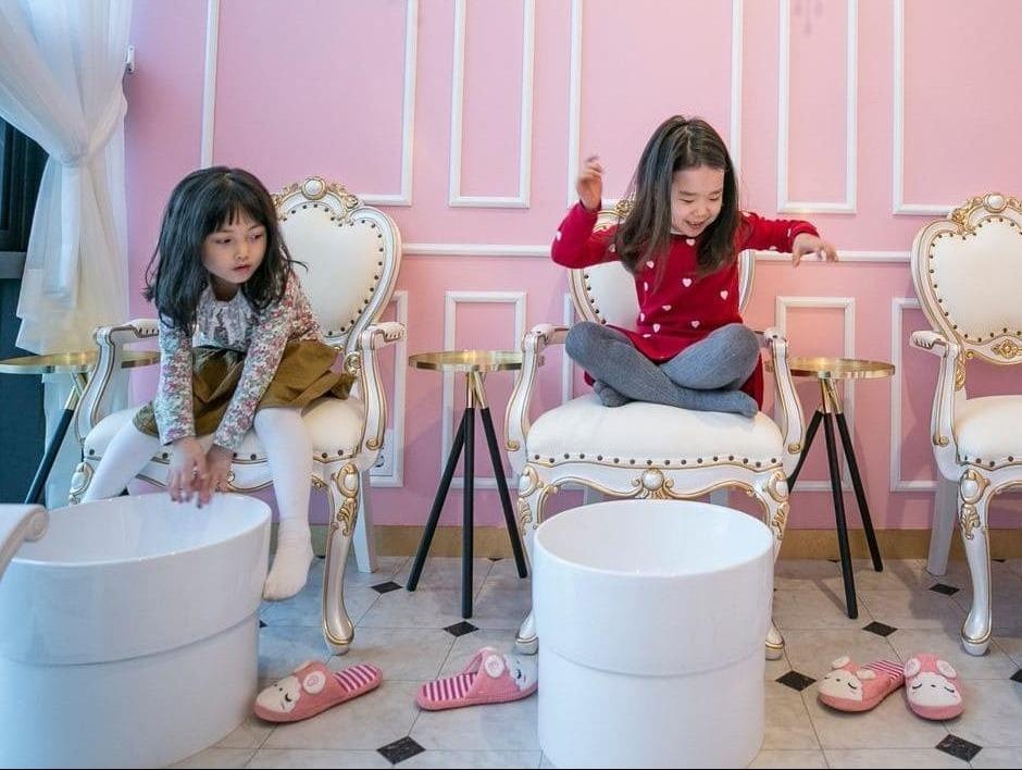 My pham Han Quoc gay tranh cai khi nham ca vao tre mau giao hinh anh