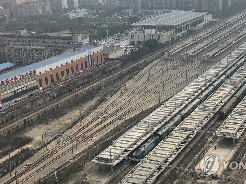 Tau boc thep cua ong Kim Jong Un di qua Ho Nam, con cach VN hon 900 km hinh anh