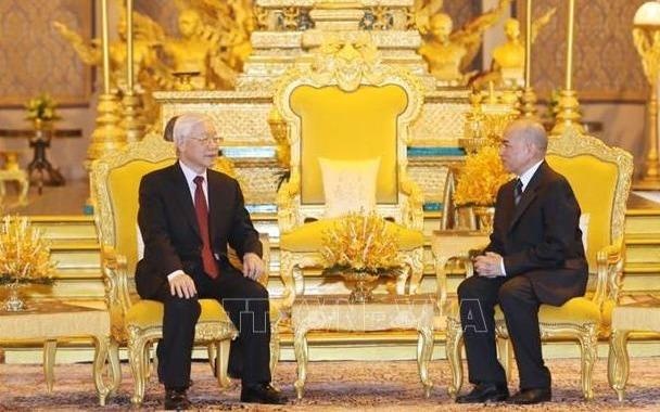 TBT, Chu tich nuoc Nguyen Phu Trong hoi dam Quoc vuong Campuchia hinh anh