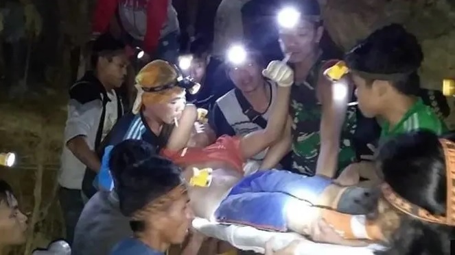 60 nguoi bi chon vui do lo dat tai mo vang o Indonesia hinh anh