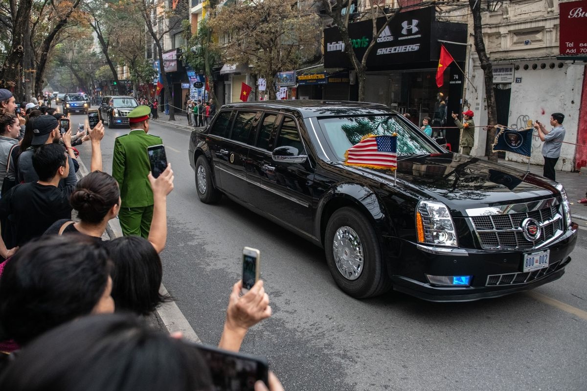 Top anh tuan: Dao quanh Ha Noi cung TT Trump va ong Kim Jong Un hinh anh