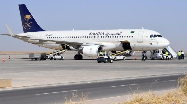 May bay quay dau vi hanh khach quen con o san bay hinh anh