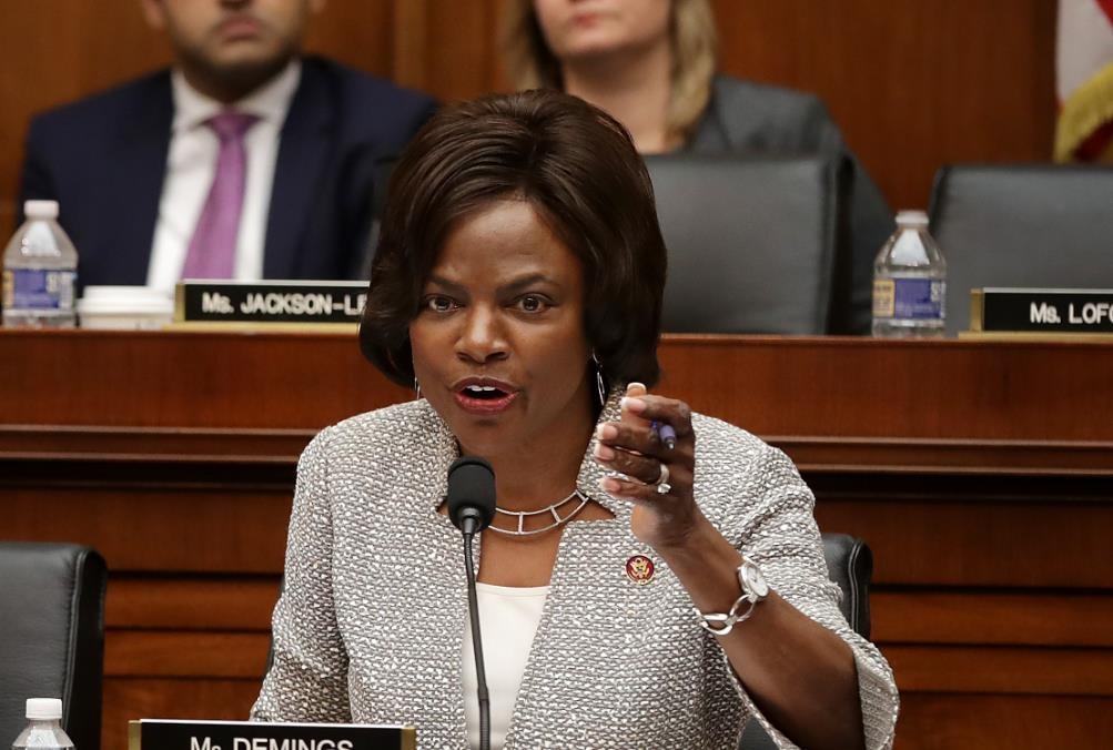 Ha vien My mot ngay thong qua 4 du luat nham vao Nga hinh anh