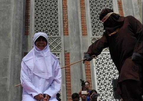 Brunei bi len an vi luat nem da chet nguoi quan he tinh duc dong tinh hinh anh