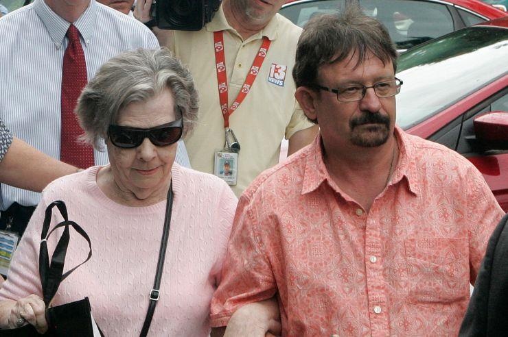 Nguoi trung 590 trieu USD xo so Powerball kien con trai vi tien thuong hinh anh