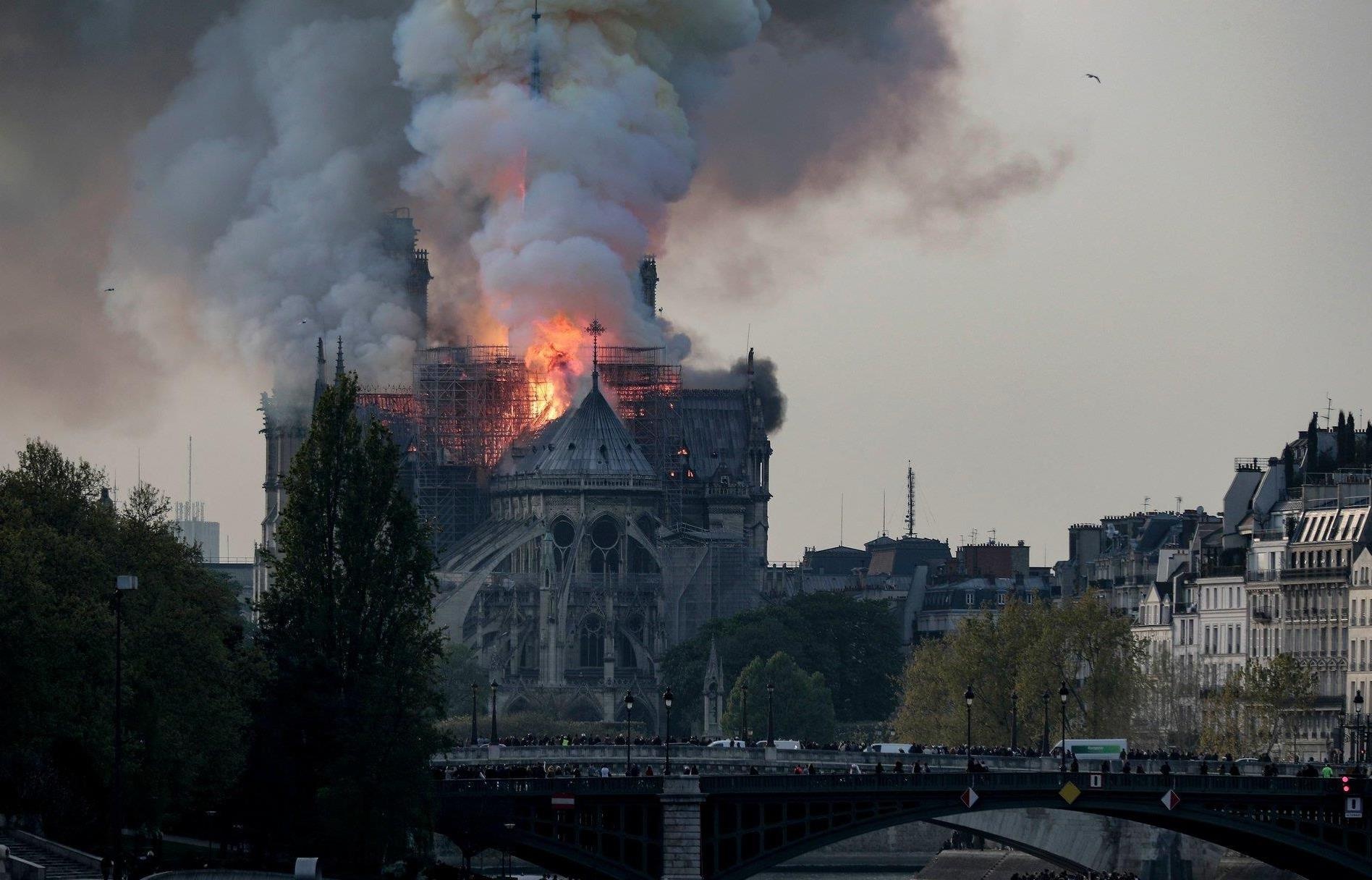 Nha tho Duc Ba chay tan hoang, gioi nghe thuat 'khoc rong' hinh anh