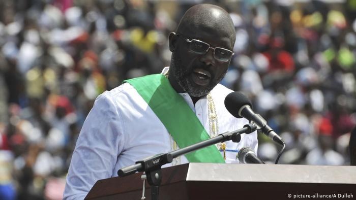 Tong thong Liberia lam viec tai nha do ran xam chiem van phong hinh anh