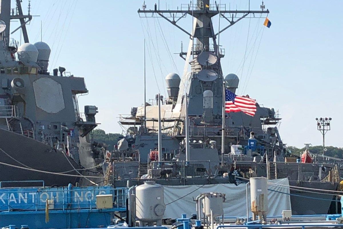 Dang sau no luc giau tau USS McCain khuat mat ong Trump hinh anh