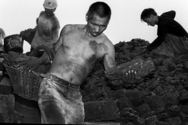 Ky uc ve cuoc muu sinh nguy hiem quanh bai thai than o Binh Dinh Son hinh anh