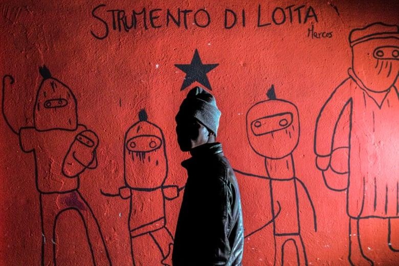 'Toi khong the tam vi tay xuoc' - mat trai o thu phu thuoc la chau Au hinh anh