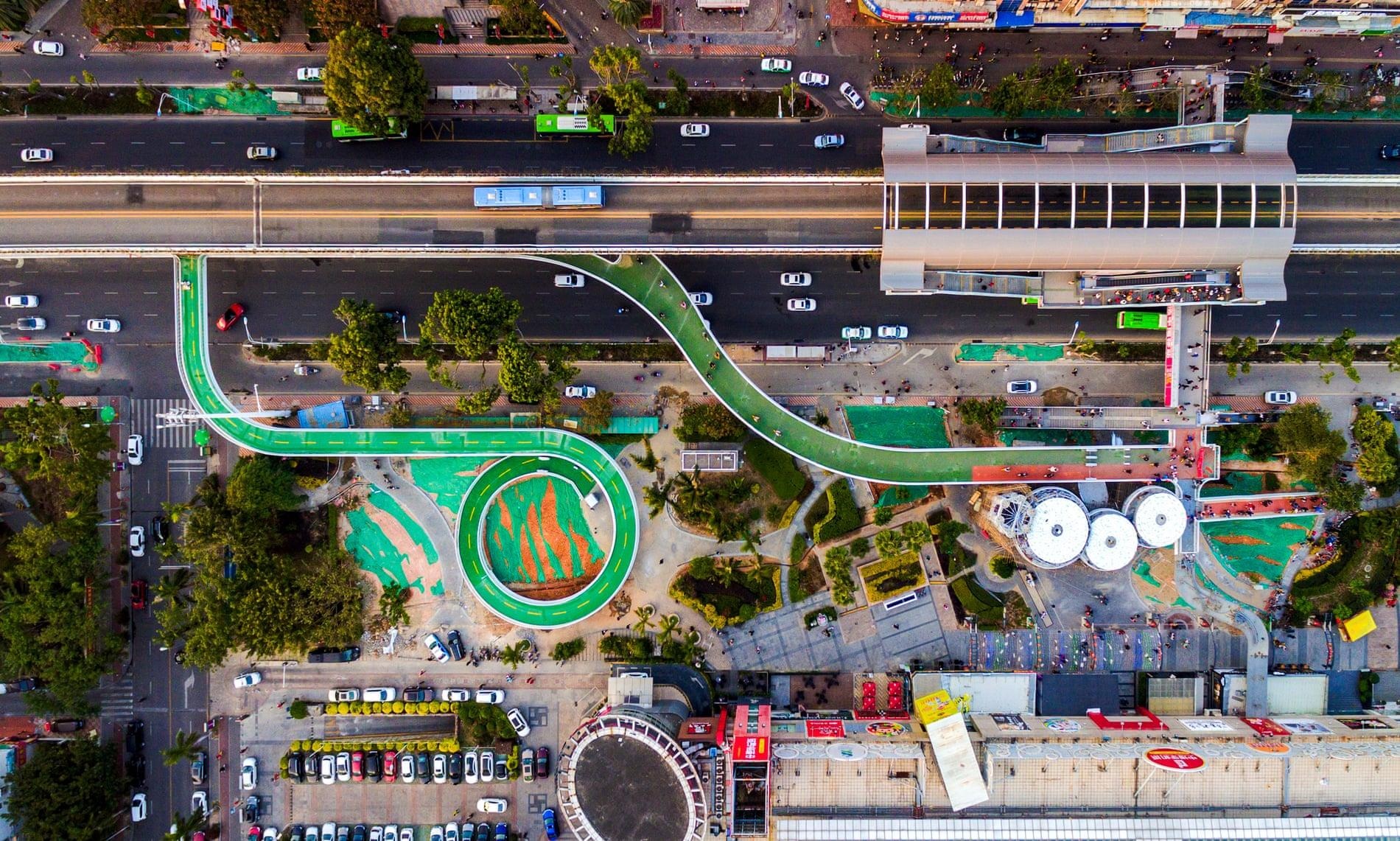 Lan xe dap tren khong dai nhat the gioi - cung duong choang ngop hinh anh