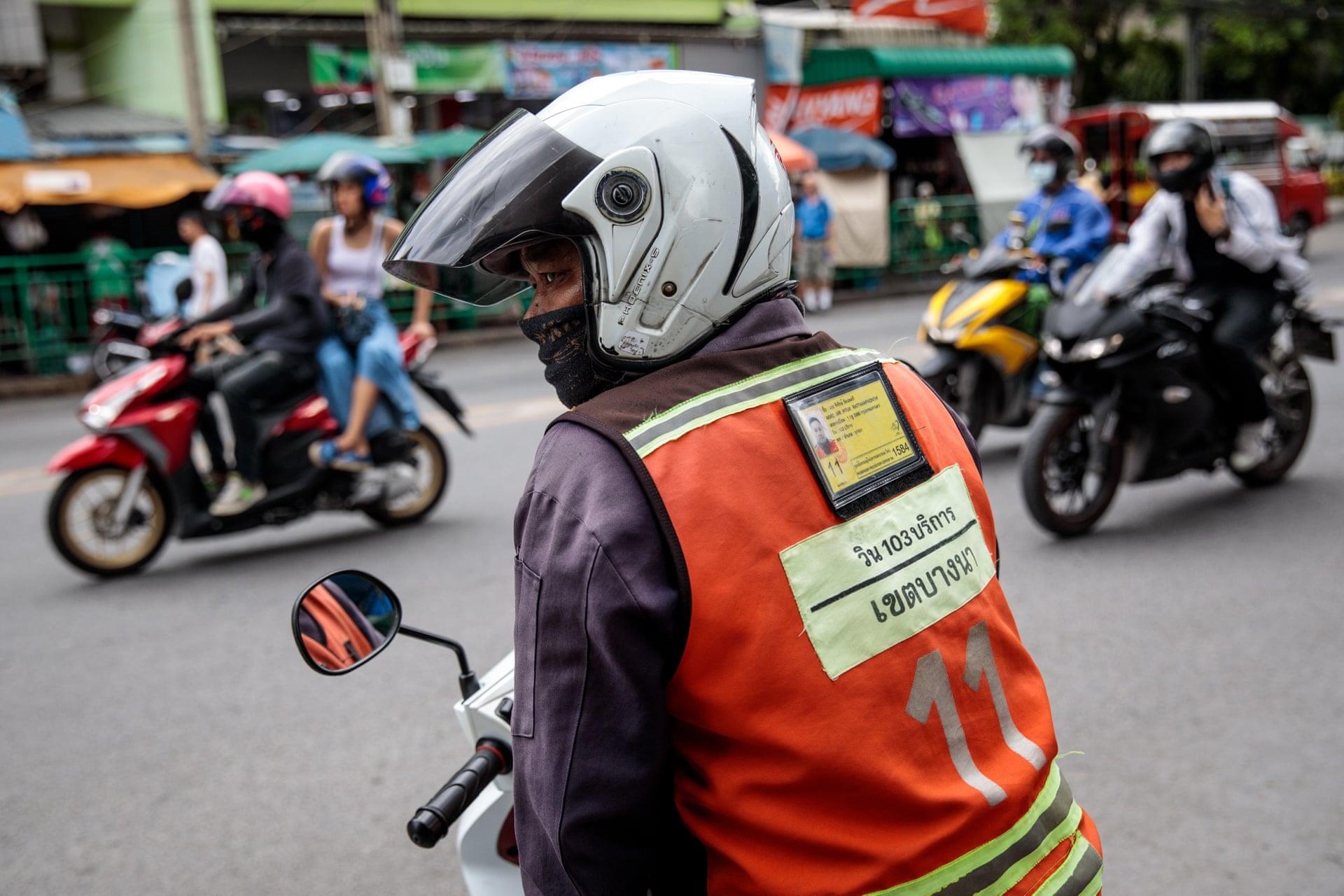 Bang dang xe om o Bangkok do mau trong cuoc chien tranh gianh dia ban hinh anh