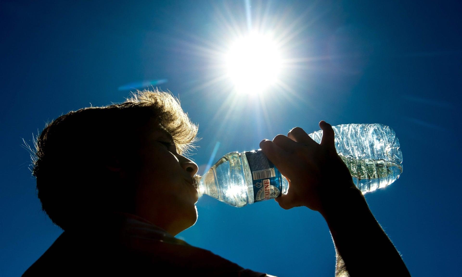 Chau Au sap hung chiu 'nang nong du doi' nhieu ngay hinh anh