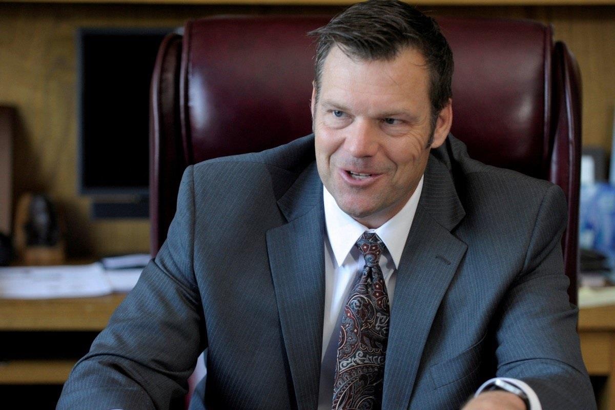 Ro ri tai lieu soc ve tuyen dung quan chuc Nha Trang cua TT Trump hinh anh