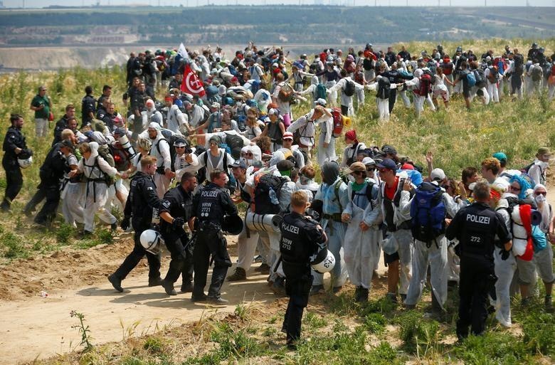 bieu tinh o mo than Duc anh 12