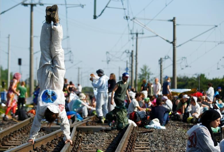 bieu tinh o mo than Duc anh 13