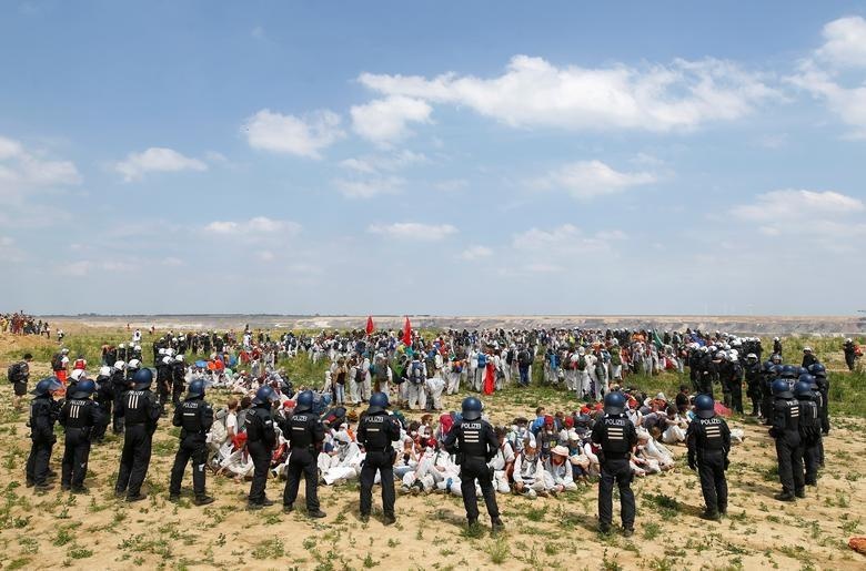 bieu tinh o mo than Duc anh 8