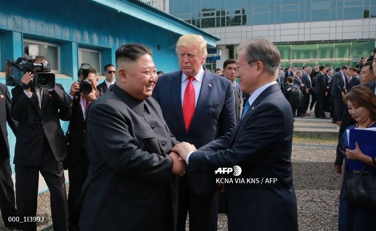 Trump gap Kim Jong Un o DMZ anh 1