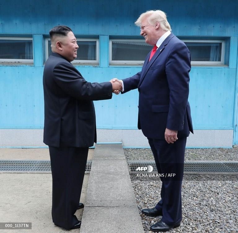 Trump gap Kim Jong Un o DMZ anh 7