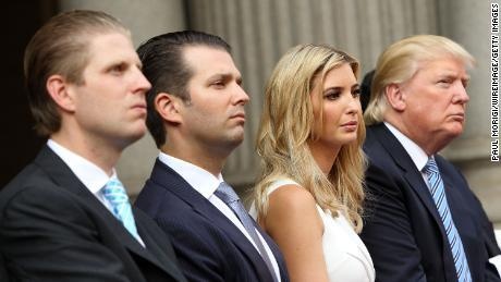 Cuoi tuan nao loan cua Ivanka va Donald Trump Jr. hinh anh