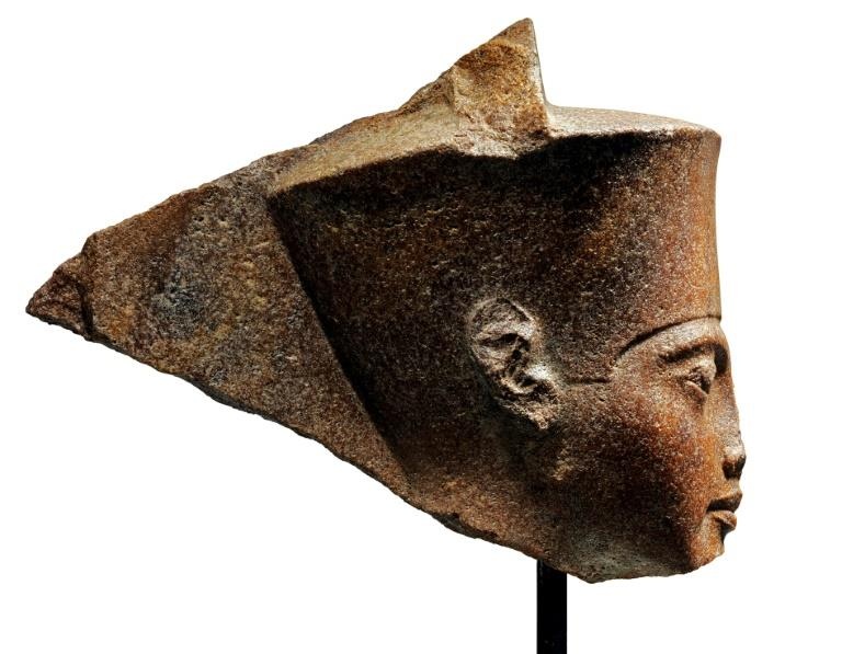 Dau tuong pharaoh Tutankhamun cua Ai Cap duoc ban dau gia 6 trieu USD hinh anh