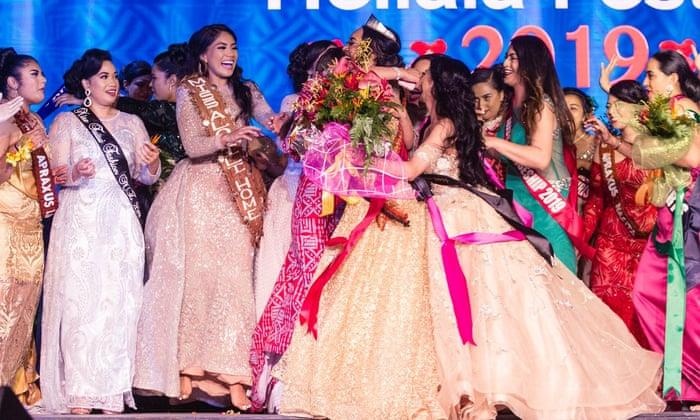 Bat nat, dam sau lung va nhung canh xau xi o cuoc thi sac dep Tonga hinh anh