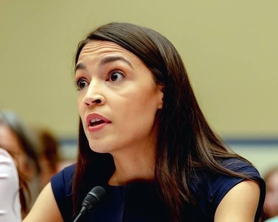 Canh sat goi y ban bo nu nghi si Dan chu bi dieu tra hinh anh