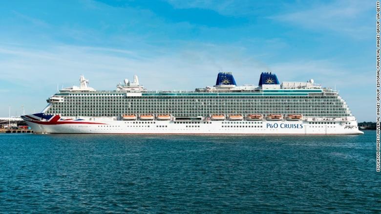 Mot chu he xuat hien, hanh khach lao vao danh nhau tren du thuyen Anh hinh anh