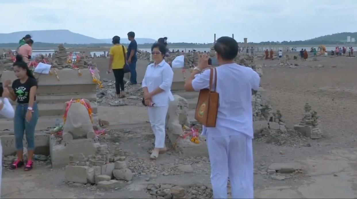 chua Thai Lan noi len do han han anh 11