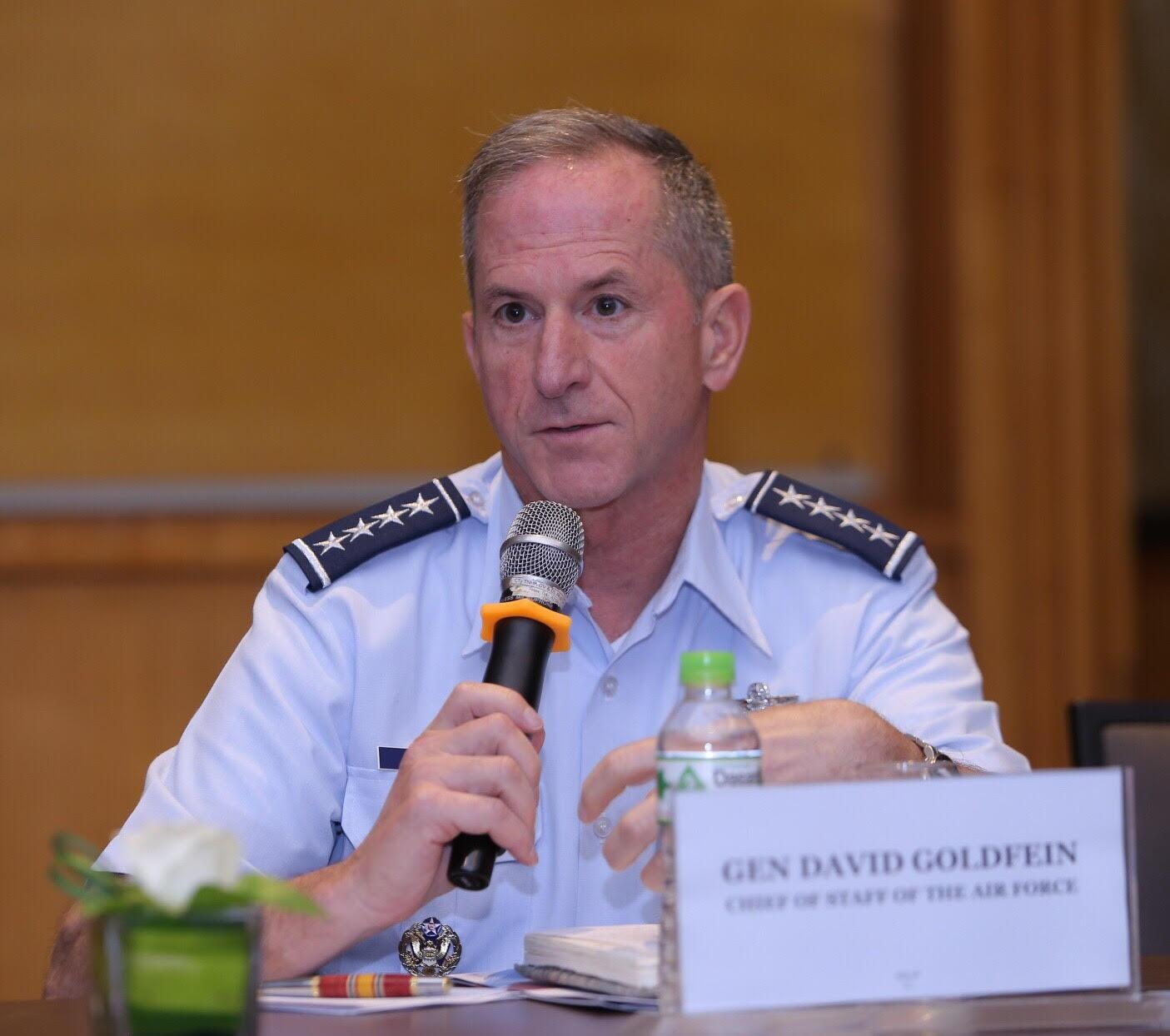 đại tướng Không quân Mỹ thăm Việt Nam ảnh 2 dai tuong Khong quan My tham Viet Nam anh 2