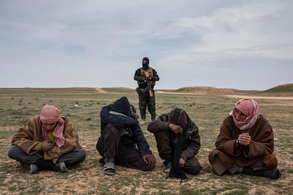 Tan du IS nhen nhom troi day sau 5 thang sup do o Iraq va Syria hinh anh