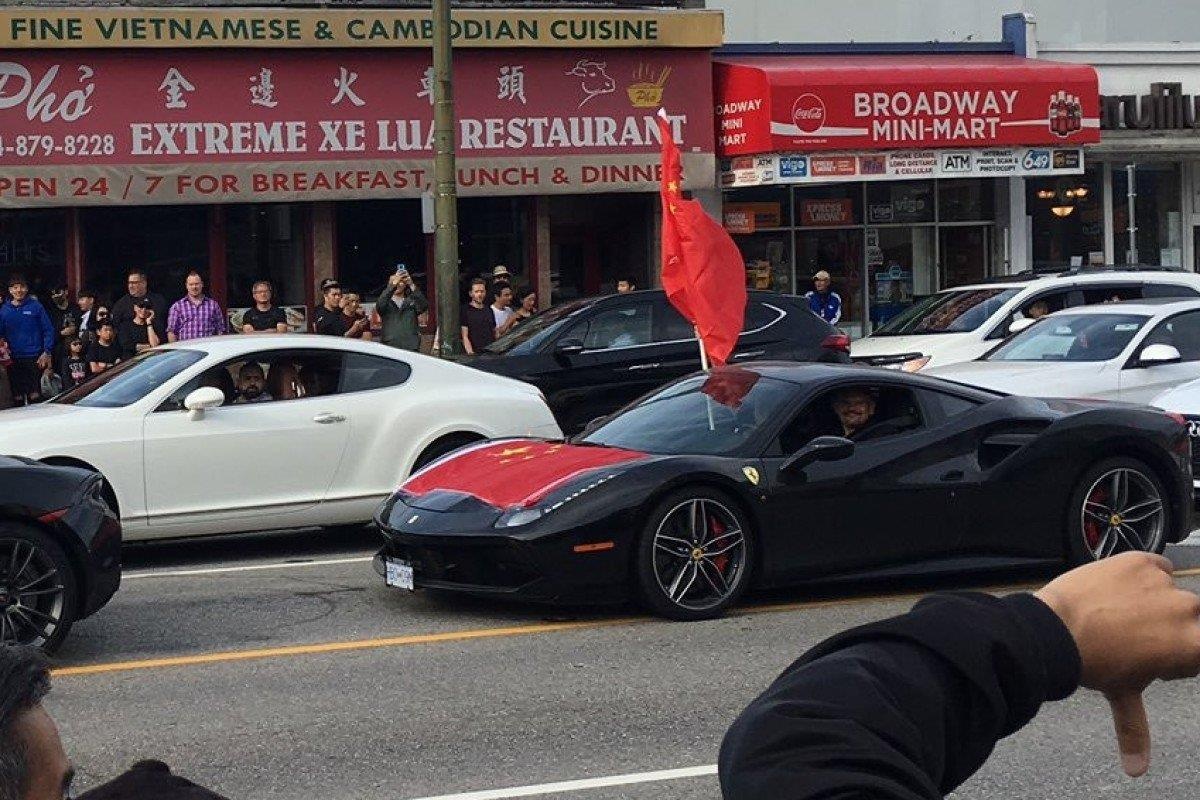 Ferrari phu co TQ ru ga o Canada ‘khoe me’ voi nguoi ung ho HK hinh anh