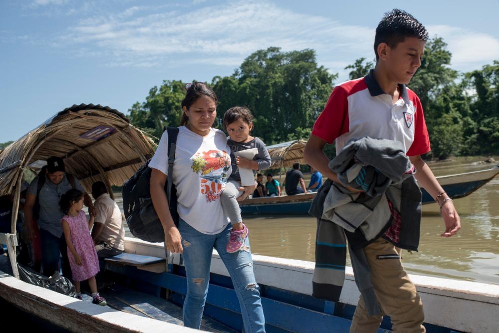 Cho soi, co moi, quan tham - mang luoi di cu bung no o Mexico hinh anh