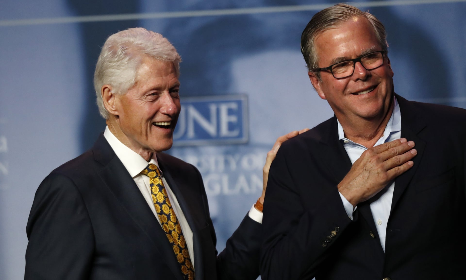 Ong Bill Clinton ne con bao dieu tra luan toi Tong thong Trump hinh anh