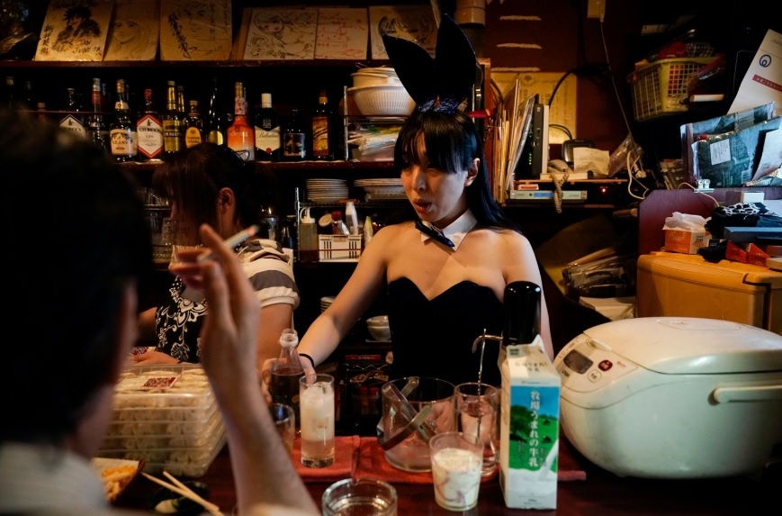 Dem o nhung con hem chat hep cua quan Shinjuku cua Tokyo hinh anh