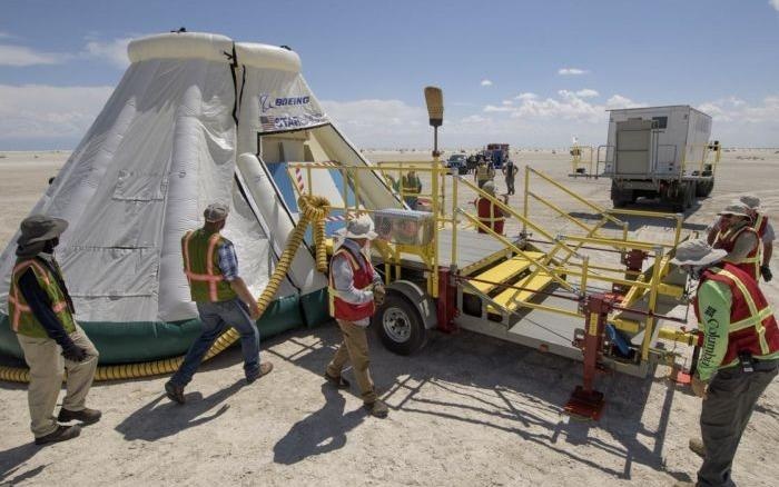 NASA vung tien cho Boeing de len vu tru nhung co the phai 'di nho' Nga hinh anh