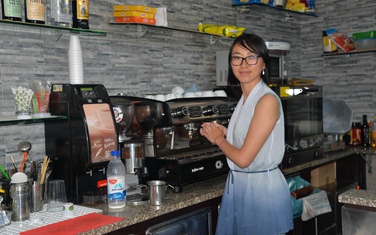 Cac barista Trung Quoc no ro o Italy khien dan dia phuong nghi ngai hinh anh
