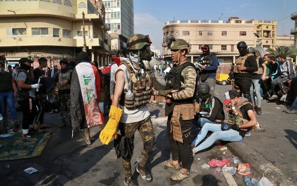 Nguoi bieu tinh Iraq dot lanh su quan Iran o thanh dia Najaf hinh anh